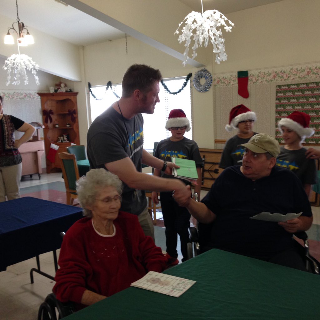 KCS_Lincoln's tweet photo. Sharing Christmas cards with Holston Manor friends. https://t.co/7RsOSvxj2A