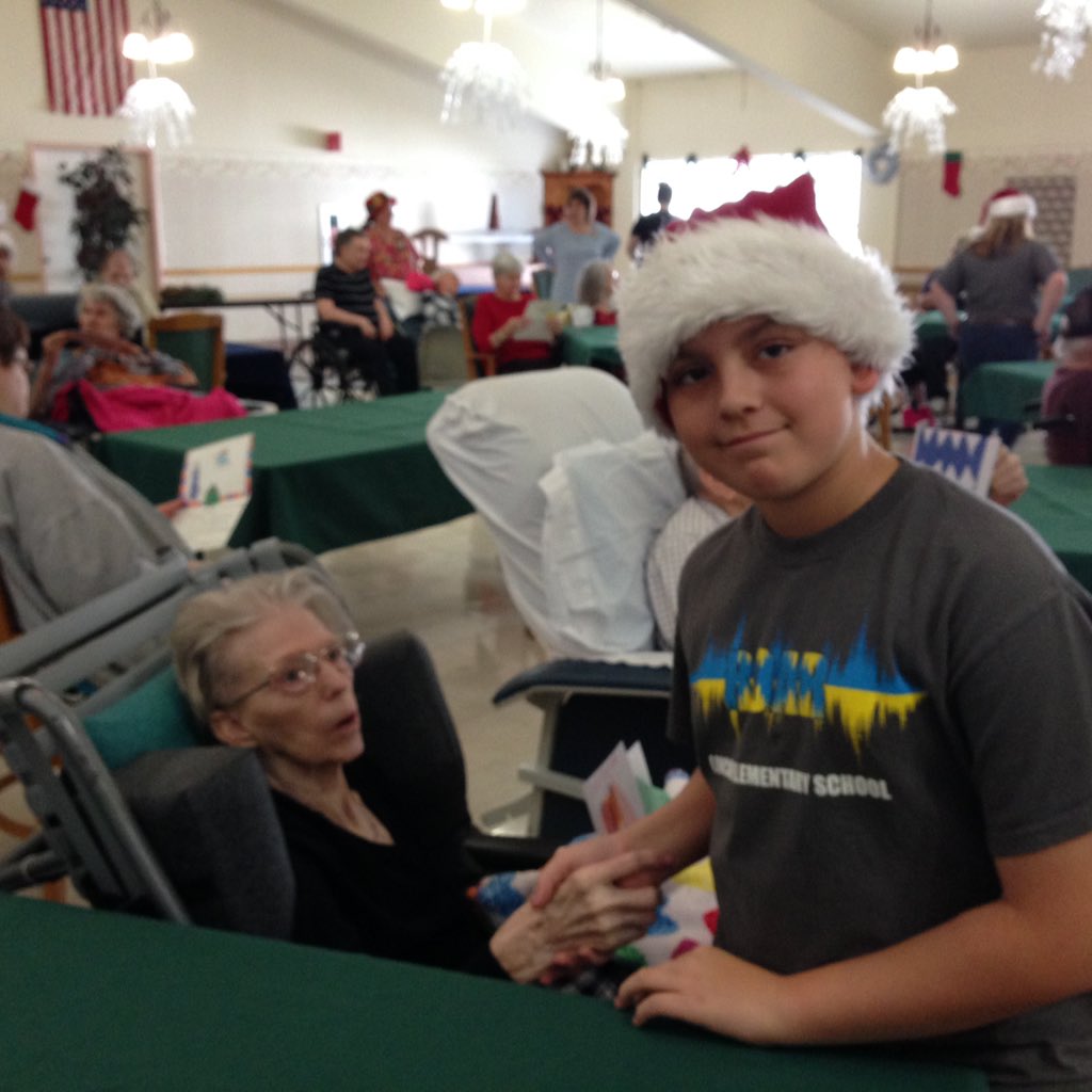 KCS_Lincoln's tweet photo. Sharing Christmas cards with Holston Manor friends. https://t.co/7RsOSvxj2A