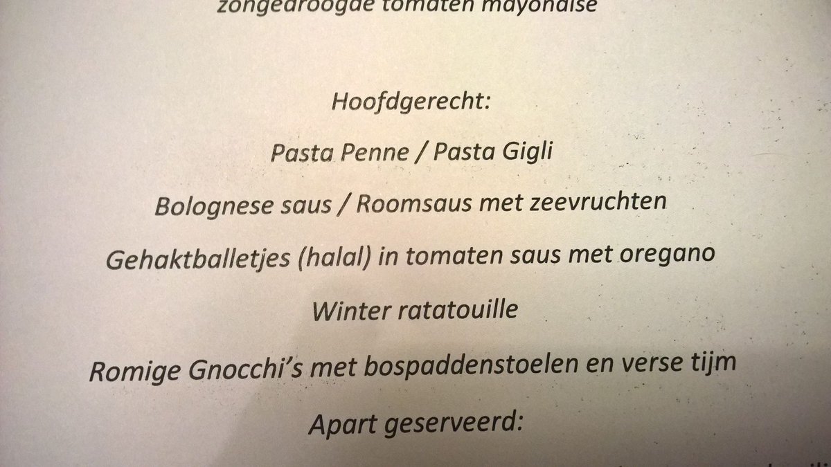 pvvfaber's tweet photo. #Islamisering bereikt de @EersteKamer: senatoren krijgen #halal gehaktballen door de strot geduwd. https://t.co/wlpd1VYYGs