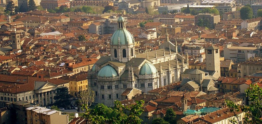 Lakecomo_it's tweet image. Idee per come passare la giornata domani? Lago di Como, what else? #como #volt #brunate #LakeComo #inLombardia