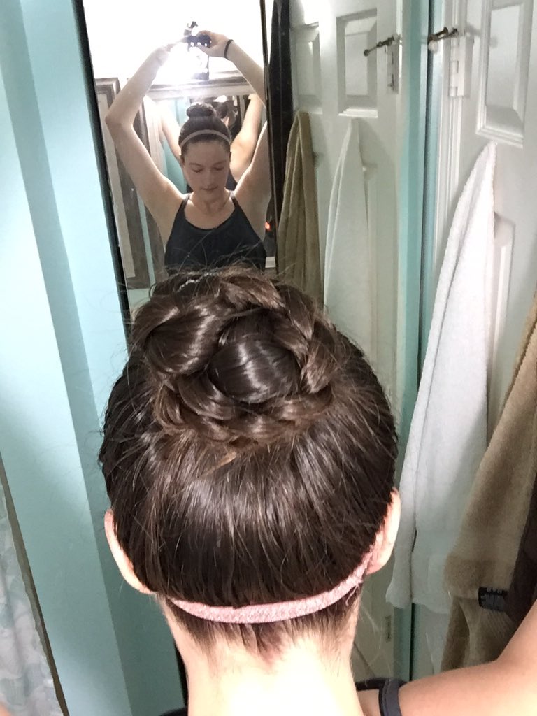 KimberleeMegan's tweet photo. @jenmorrisonlive #BraidOfTheWeek Braided Bun today! @JMOFamily https://t.co/tfQ2jLoXue