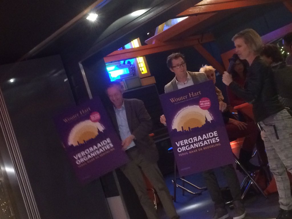 Op naar 40000 verkochte exemplaren van de Verdraaide Organisaties <a href="/wouterhart/">wouter Hart</a> @mariusbuiting <a href="/vakmedianet/">vakmedianet</a> #evo15