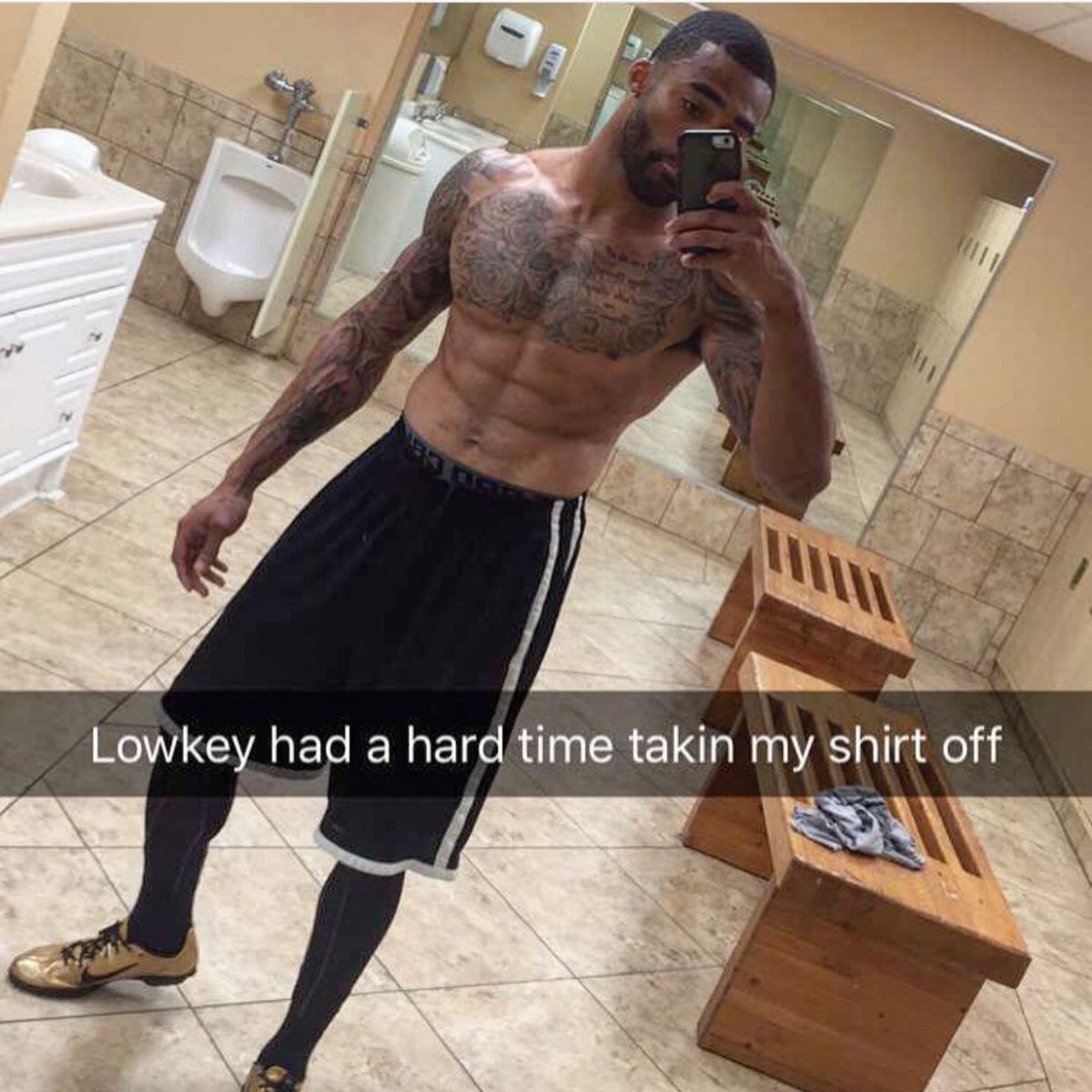 M4N1_S4HI's tweet photo. This is why I needa get w/ a football player 🏈💪🍑 https://t.co/s1FPoeLx2P