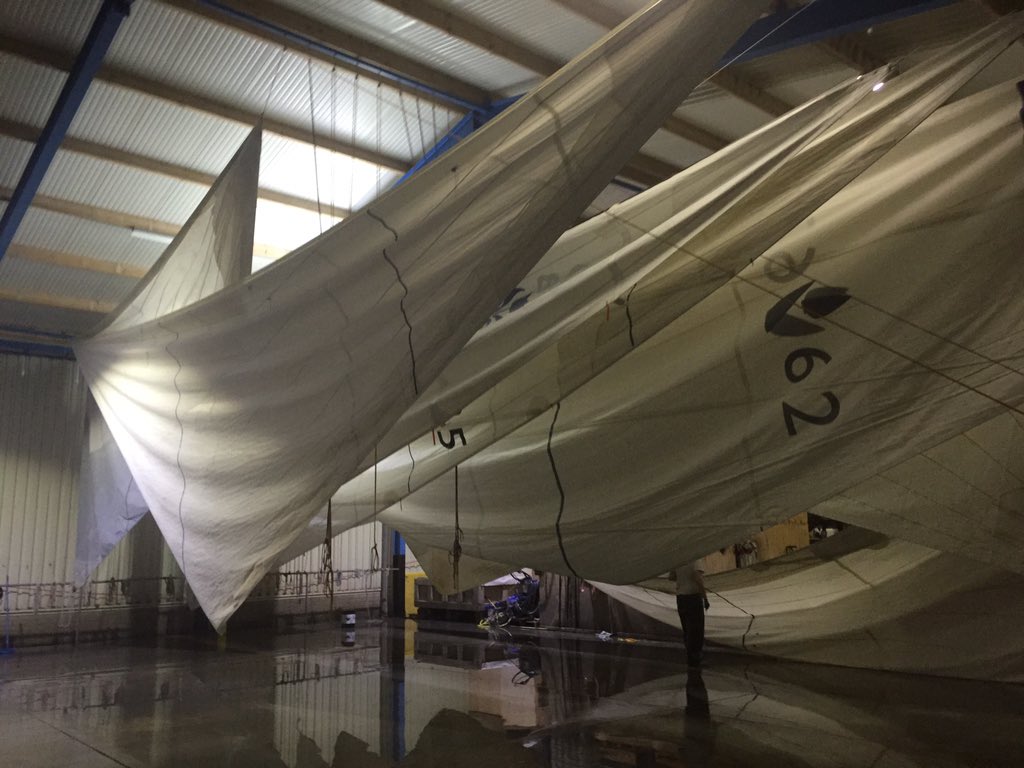 Vandaag bezig met de zeilen van North Sails , altijd weer goed voor veel m2.... Mooi werk om te doen !