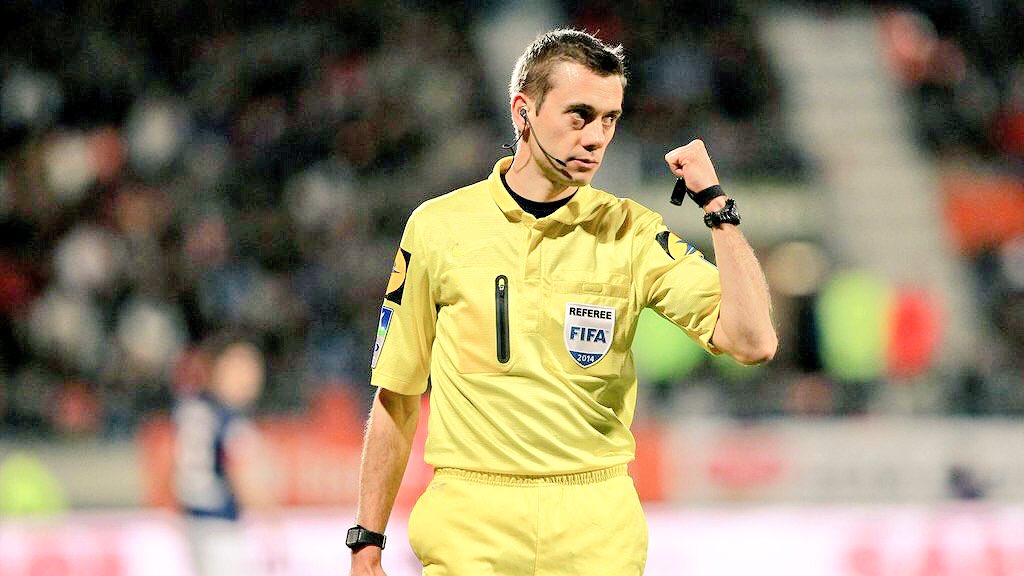 Footballogue's tweet image. [#EURO2016] OFFICIEL ! Clément Turpin sera le seul arbitre français présent à l'Euro 2016 !