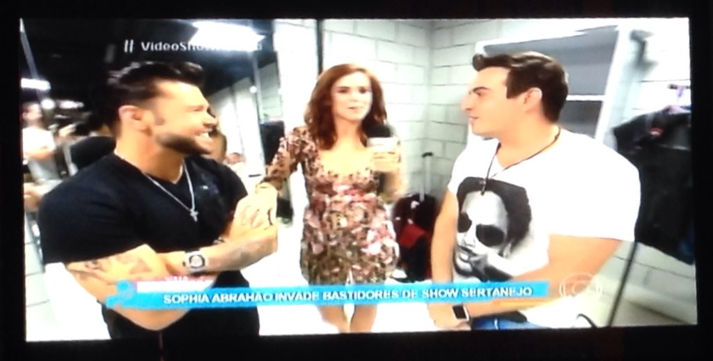 PortalSophiaA's tweet image. Olha elaaaa! Sophia nos bastidores do Loop 360º como "Repórter por um dia" no Vídeo Show! SophiaAbrahãoNoVídeoShow