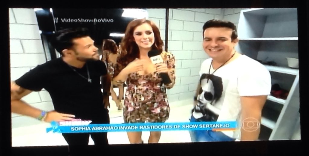 PortalSophiaA's tweet image. Olha elaaaa! Sophia nos bastidores do Loop 360º como "Repórter por um dia" no Vídeo Show! SophiaAbrahãoNoVídeoShow