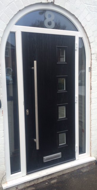 Mainstream_UK's tweet image. New composite door! Numbered glass and long bar handle finishing it off its look! Good fit by the team!