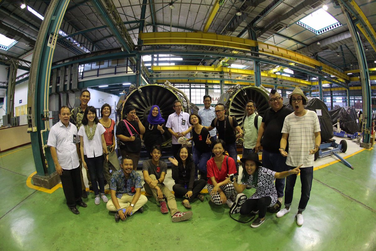 absolutraia's tweet photo. Thank you @IndonesiaGaruda for a nice experience today! mau lagiiii! + lontongnya! #GABehindTheScene https://t.co/h11Vo3umce