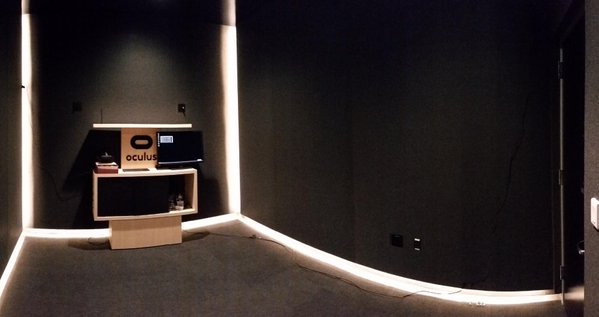 gmw3_'s tweet photo. Luckey: #OculusRift's room scale limit is 'Something like 15x11 feet' - https://t.co/bimLZnvt7j https://t.co/KtpK6JwH9m