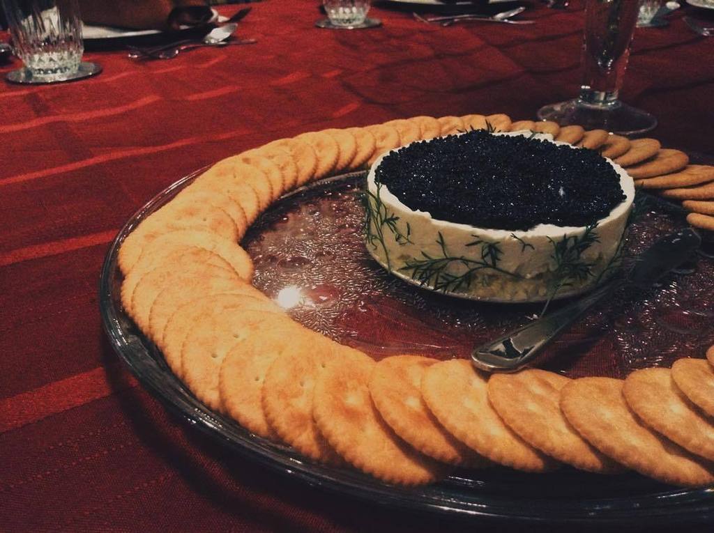 nixsquish's tweet image. 12/12 something of food: caviar pie

fancy~ 
#eyecandysorted #12somethingoffood #sortedfood ift.tt/1lLqIfg