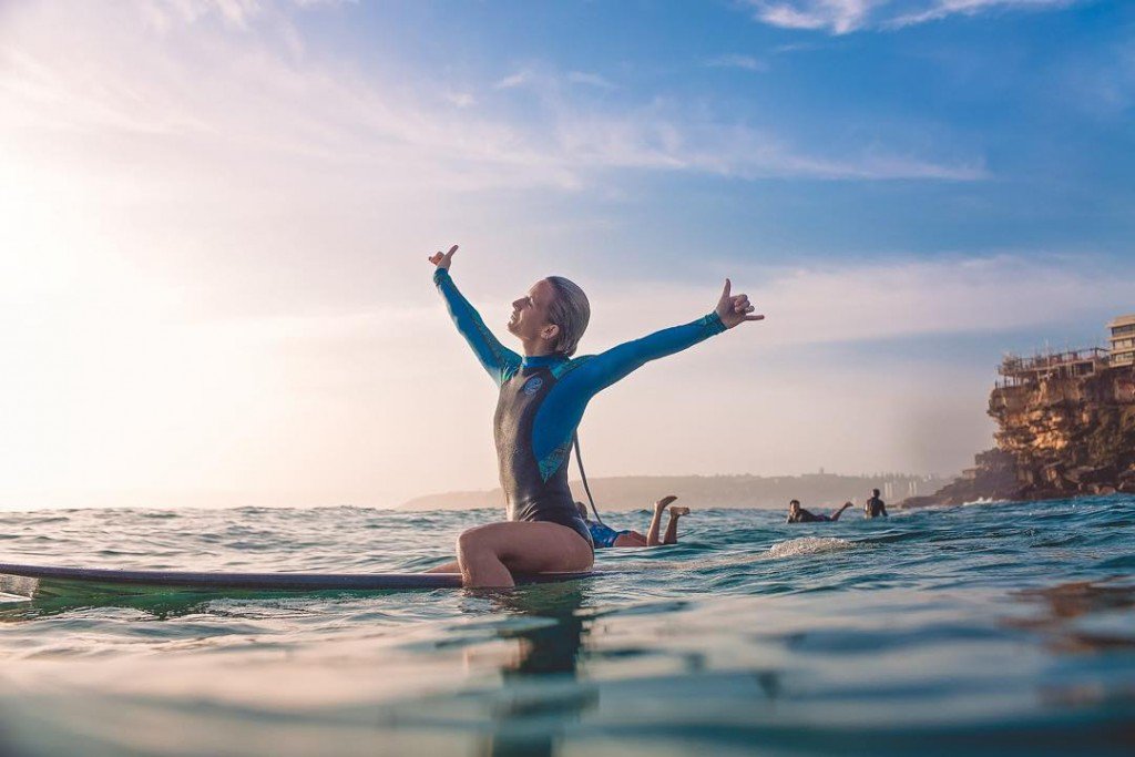surf_shots's tweet photo. RG @mxmsurfphoto: Lots of emotion on the ocean today #girlsurfnetwork https://t.co/ltY9yAQ7AC https://t.co/osjh8hzUzz