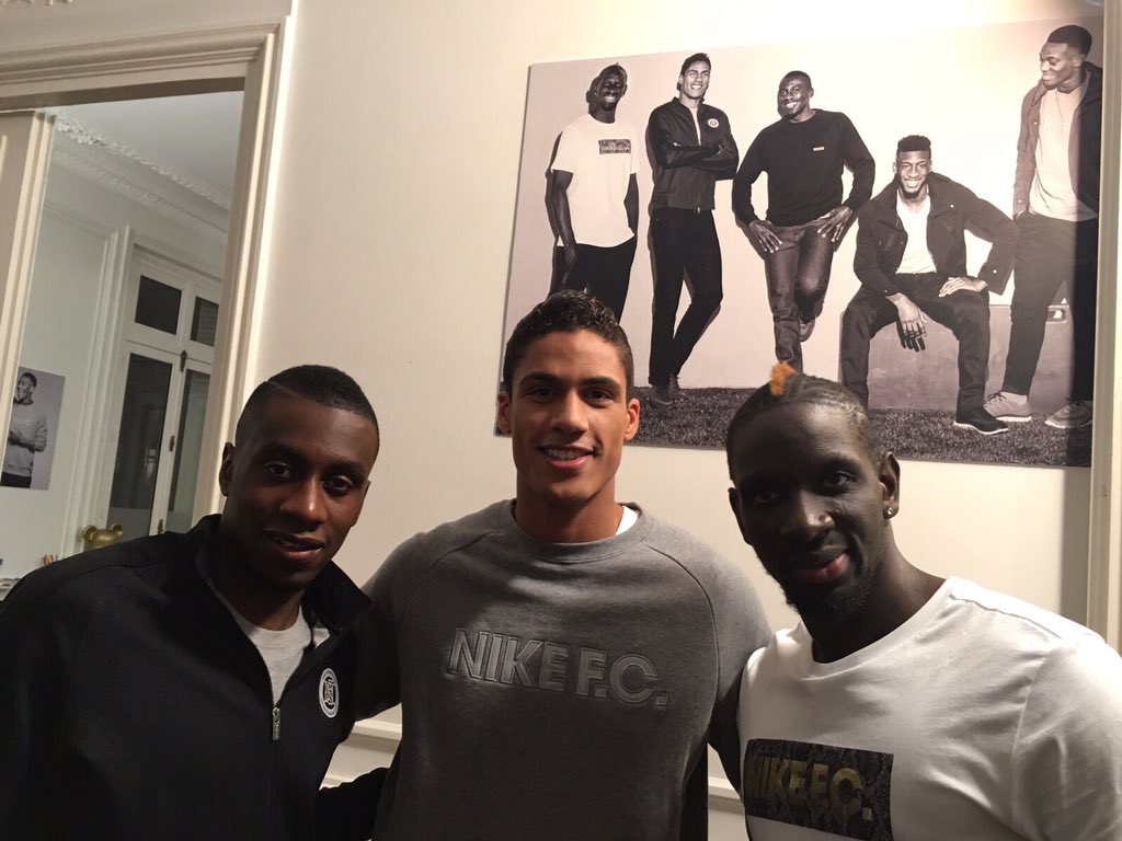 raphaelvarane's tweet image. Une après-midi sympa hier avec  @mamadousakho3 et @MATUIDIBlaise à l'appartement @nikefootfrance !