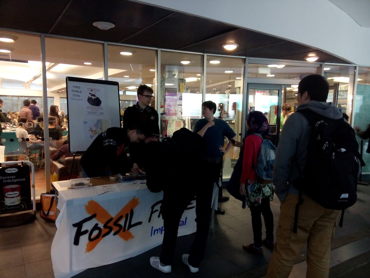 FossilFree_IC's tweet photo. @FossilFree_IC hitting the walkway getting support with our vegan 'coal' brownies #DivestNow #fossilfree https://t.co/QJjlr7vr61