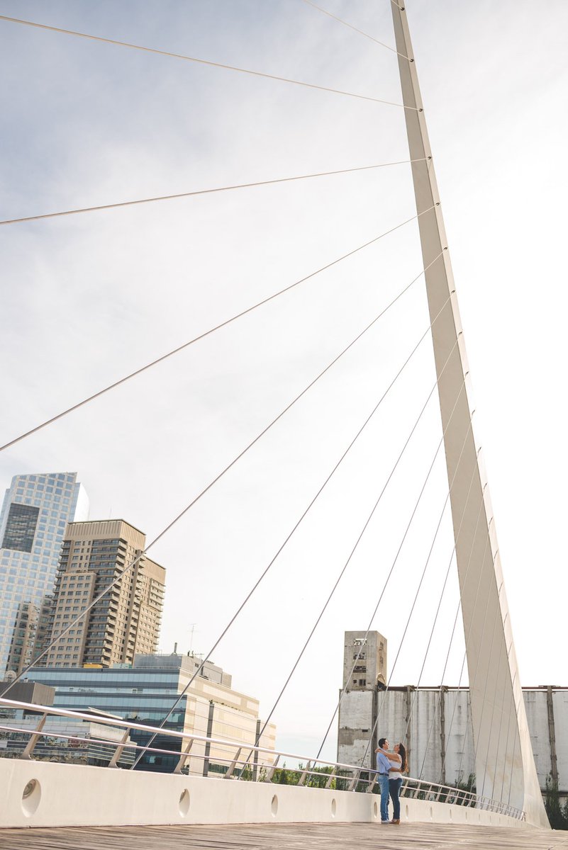 Lazos y puentes.
#fercassís #fotógrafo #puertomadero #sesionfotos #parejas