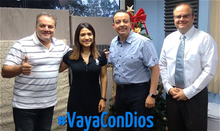 VayaConDios2015's tweet photo. Hoy en #VayaConDios: Vicente, Claudia, Rony y Eduardo.
¡Feliz Martes! https://t.co/iTGTve1Beu