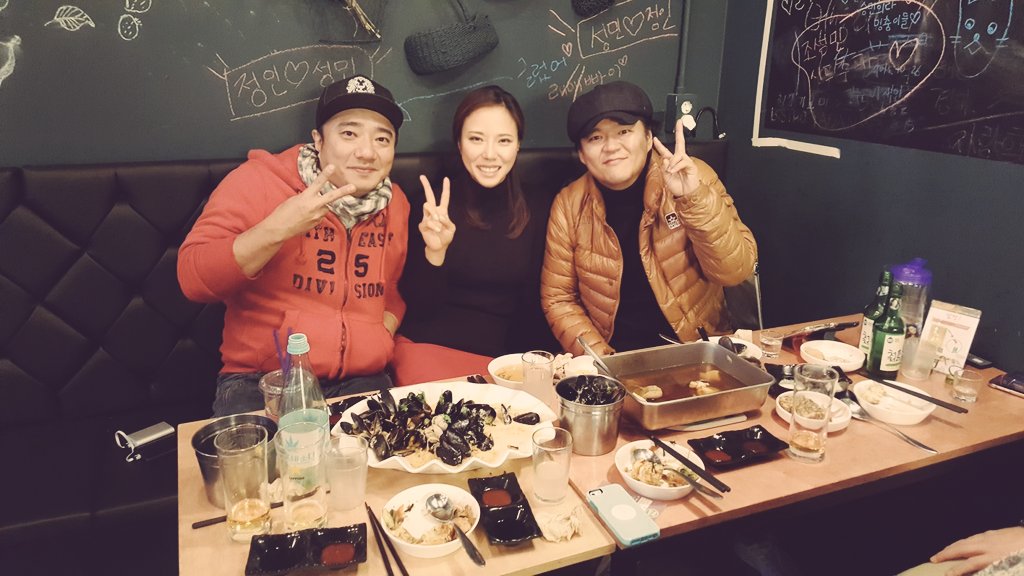 heeyounglpga's tweet photo. @genjos1 @beast_choi #sunyoungyoo @swetly1004 기성오빠식당서 저녁식사 잘묵었숩니다^^#koreasinger https://t.co/ygHtKk7nMB