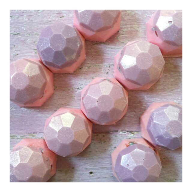 LenaRoseBakery's tweet photo. LAST WEEK CHRISTMAS OFFER! 15% off all gems for delivery in time for Christmas. Email us and quote "GEM XMAS" 💜🎄💜🎄 https://t.co/7GZfd6HS66