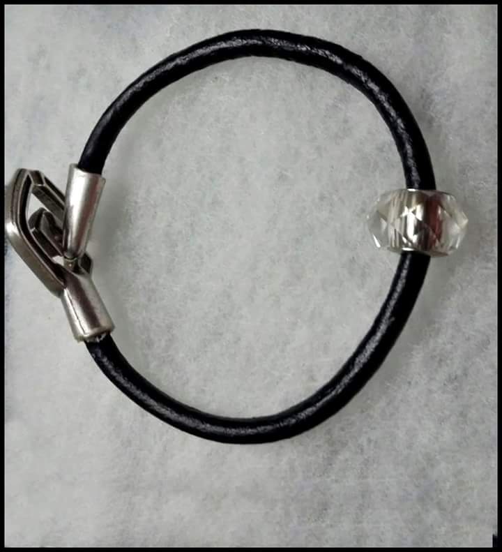 hgcomplementos's tweet photo. #FelizMartes y más feliz serias con esta preciosa pulsera de la colección Swarovski elements!! https://t.co/Foe0kNYAVE