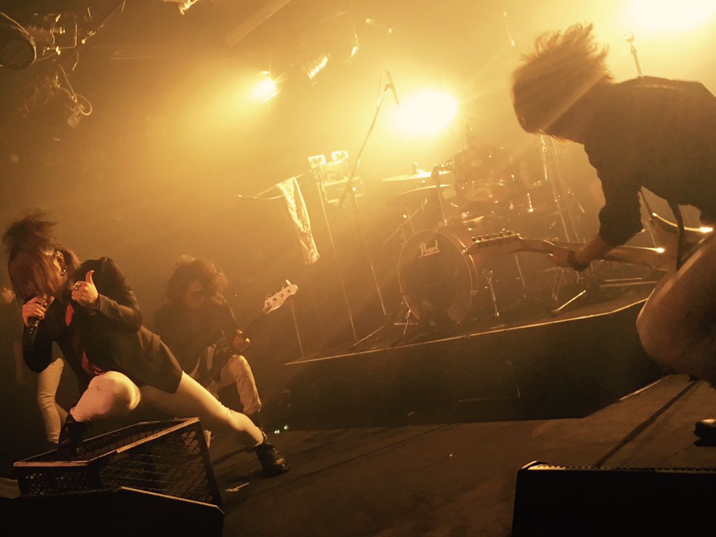 MURASAKIstaff's tweet photo. DEEP RAVEさん、ワンマンありがとうございました!
1.東京GAME
2.まほろば
3.AROWANA
4.GIANT KILLING
5.遠い昔、僕は夢を見ました
#MURASAKI #DEEPRAVE #池袋EDGE https://t.co/yKpG7TAo8g