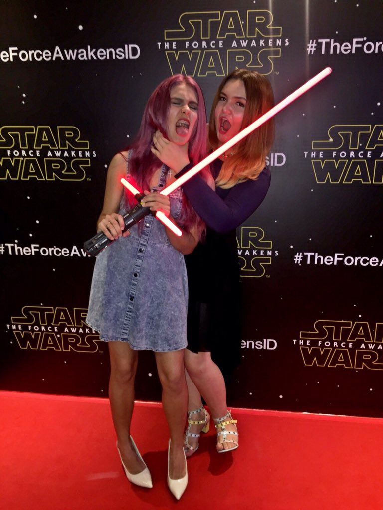Yes! We are at The Premiere Star Wars The Force Awakens. Cc : <a href="/SMN_Channel/">Star Media Nusantara</a>