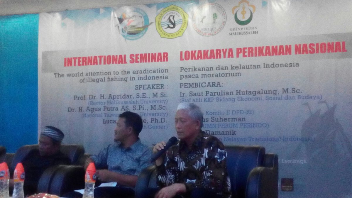 saut_ph's tweet photo. @antaranews @kemenkp Sharing arah kebijakan KP paska kebijkn moratorium @lokadpernas, univ malikussaleh,15/12/2015 https://t.co/TLz4KZMmhZ