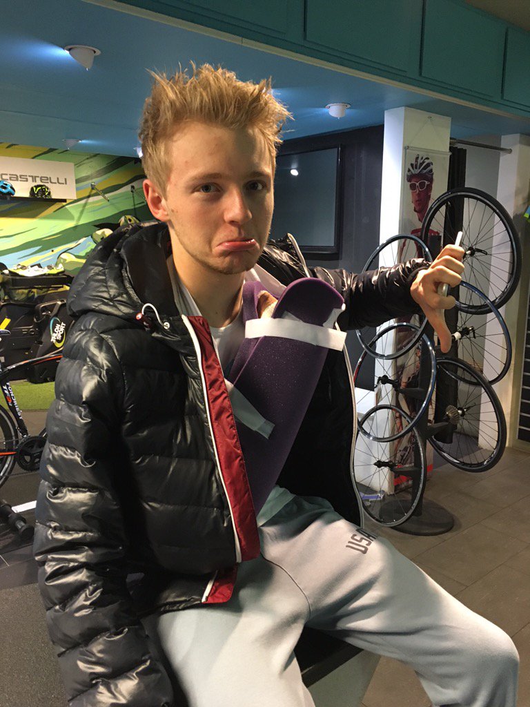 thecyclingunit's tweet photo. @seanmdunlea are you pleased to see me or is that a cast. https://t.co/rEYDAu0m2K