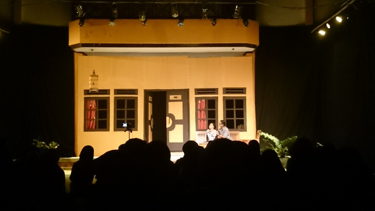 Pentas Akhir Periode Teater Ngirit di Gor Kampus 2 UMS. <a href="/TeaterNgiritUMS/">Teater Ngirit</a>