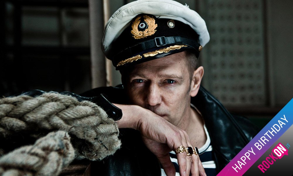 rockonitalia's tweet photo. 60 anni per Paul Simonon (Londra, 15 dicembre 1955): tanti auguri al bassista dei #CLASH e #TheGoodTheBadAndTheQueen https://t.co/3lftJuEgyV