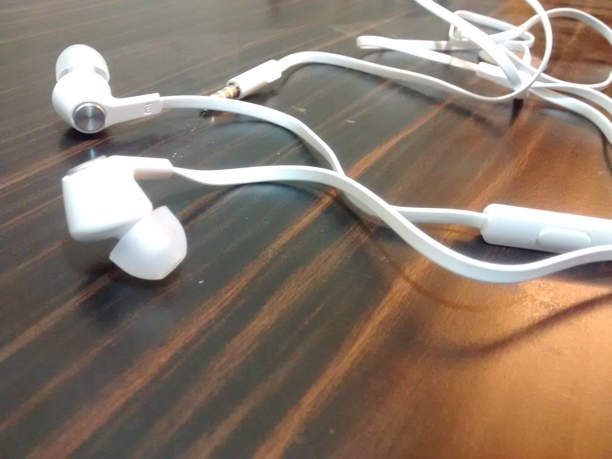 Amey_V's tweet photo. Got my  #Giveaway headphones frm @TheTechJudge They sound so awesome.🙌jus wnt to thnk Devesh and @TheTechJudge team😊 https://t.co/qtiWT9KEel