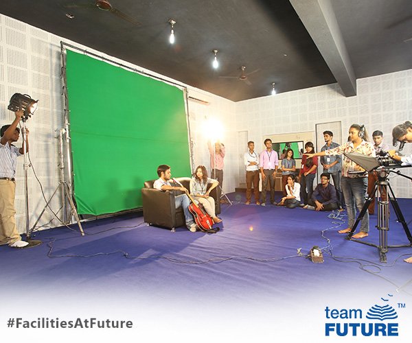 teamfutureedu's tweet photo. Students of #FutureMediaSchool getting practical experience on the shoot floor. #FacilitiesAtFuture #mediatraining https://t.co/9K9poL5l6d