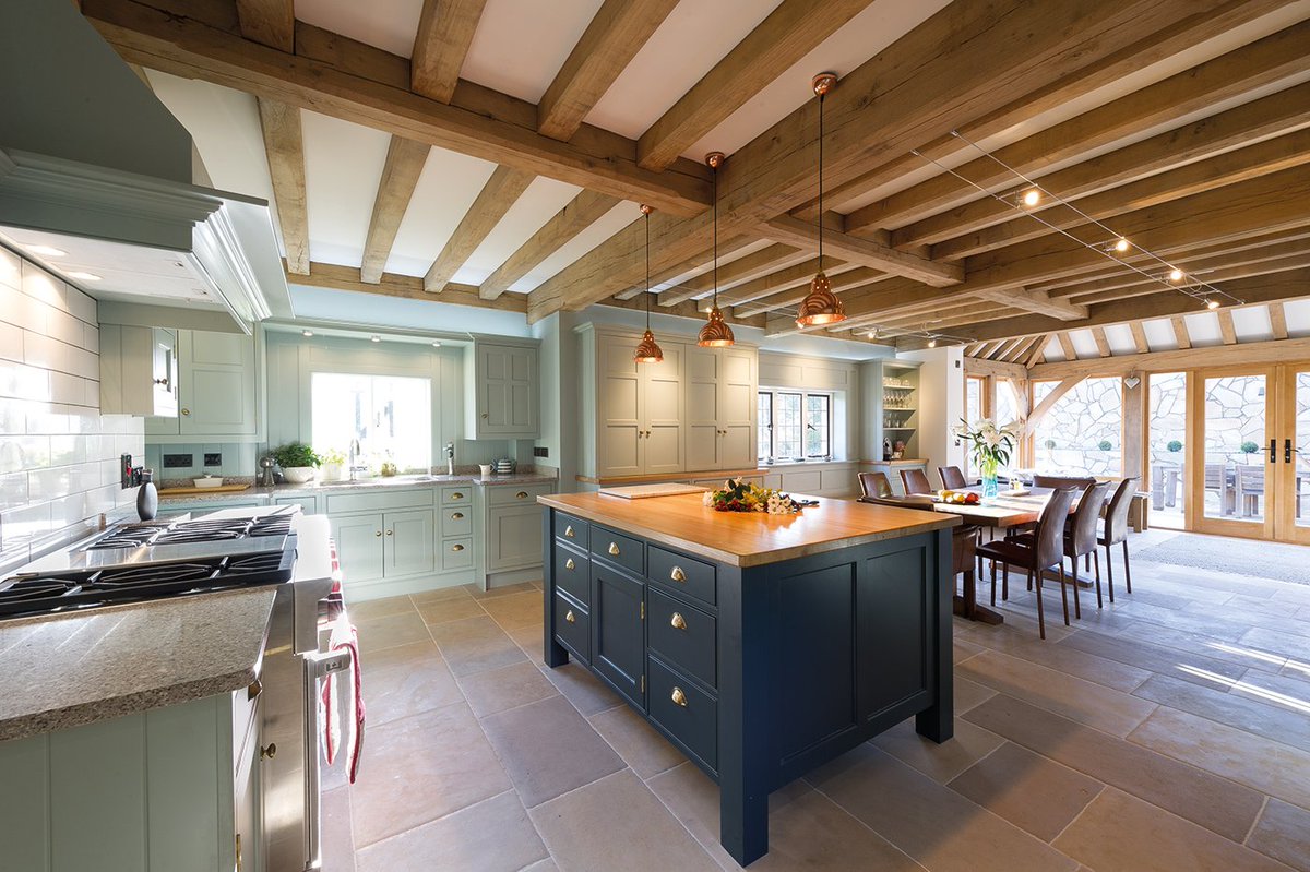 FabFeisty's tweet photo. There's nothing like bespoke woodwork to make your design statement on a home: https://t.co/EBvzQGJ5IW @paulbloomuk https://t.co/9enwMtugrf