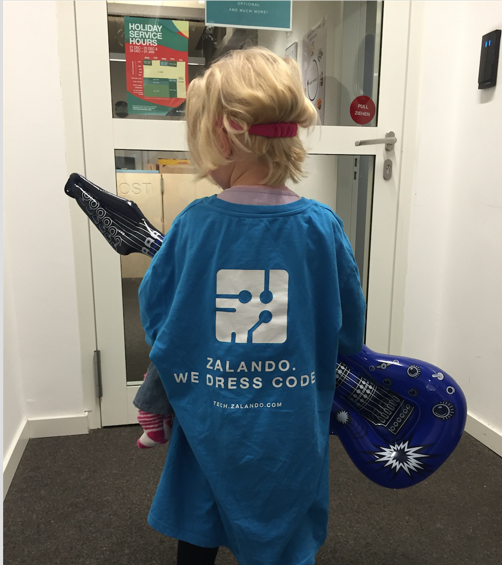 ZalandoTech's tweet photo. #mini #hackers on #board! Featuring Emma Sophie &amp; her #rockstarZ outfit #rocknroll #hackweek #wewillhackyou #culture https://t.co/JyJ9YwDlyF