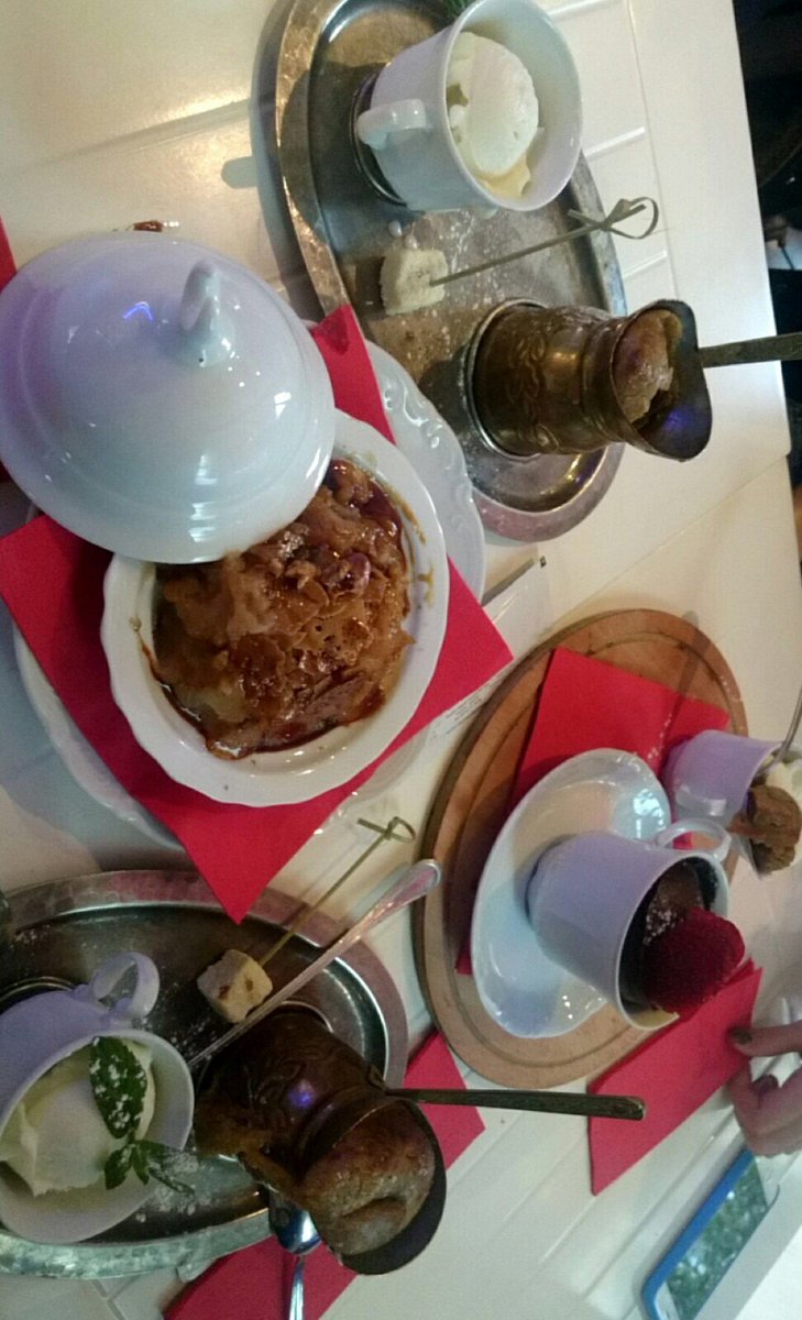 Tatlıyı biraz abartmış olabiliriz 😈😬😳 (at <a href="/ZamaneKahvesi/">Zamane Kahvesi</a> in İstanbul, Türkiye) swarmapp.com/c/kp8VTpe8fpR