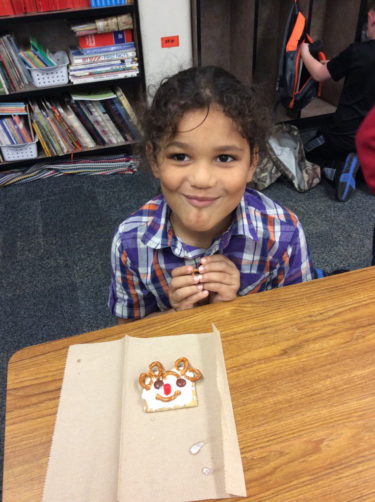 TeamHickman512's tweet photo. Our class earned 50 leaves on our tree, so we made reindeer treats to celebrate our success! SOAR on! https://t.co/aV10E3pywf