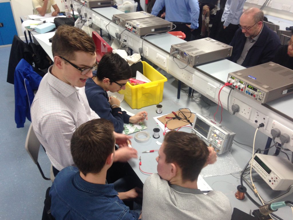 LangtonDesign's tweet photo. #ravegen project underway @UniKent working with Product Designer Chris Corbett from @Pavegen #legend @EDTSouthEast https://t.co/MewkYCPKn7