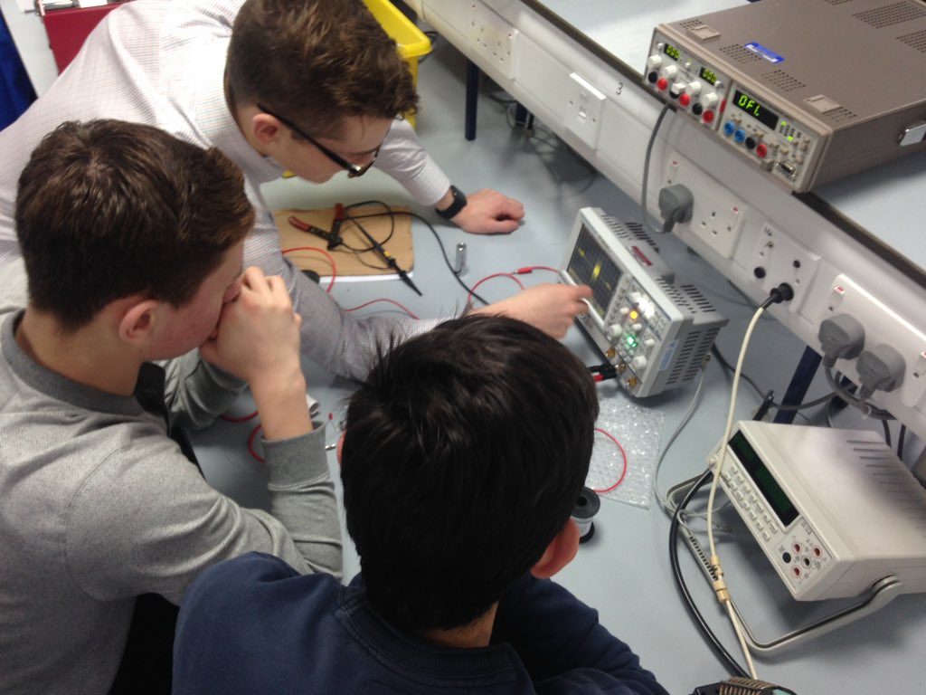 LangtonDesign's tweet photo. #ravegen project underway @UniKent working with Product Designer Chris Corbett from @Pavegen #legend @EDTSouthEast https://t.co/MewkYCPKn7