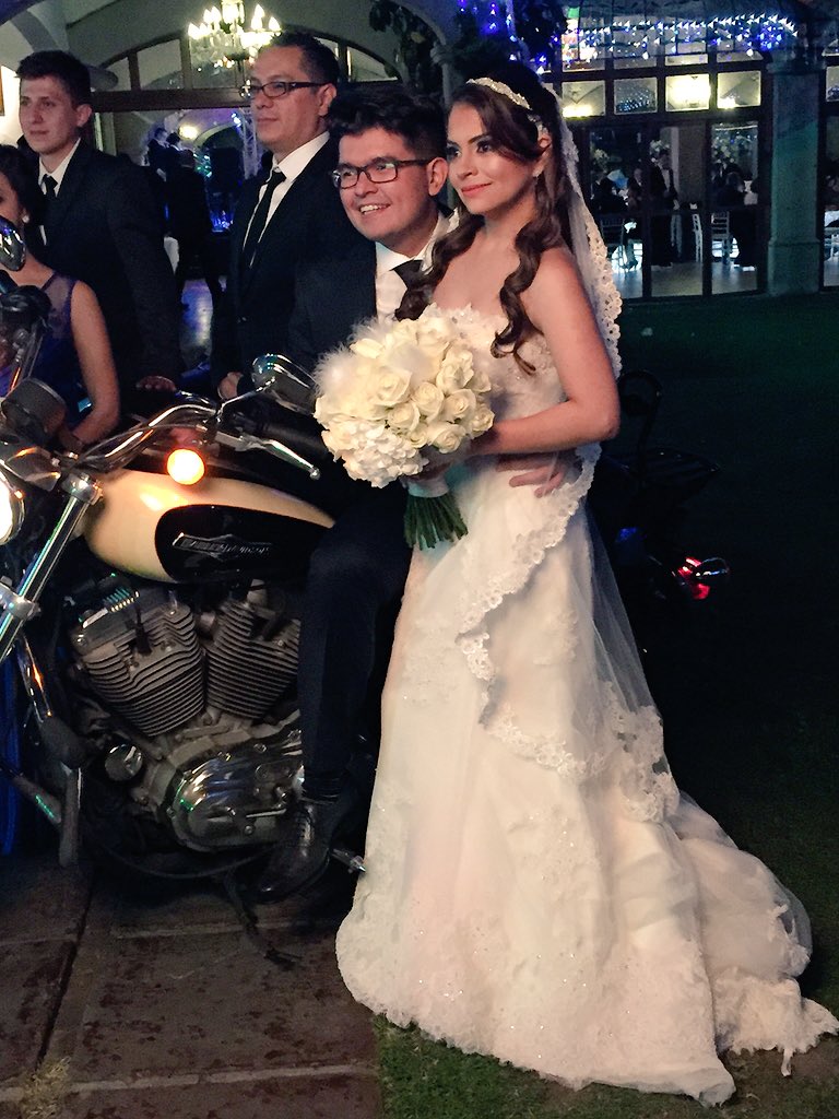 wedsforlife's tweet photo. #Flashmob #boda #LegalmenteJuntos https://t.co/aYlpVyN9Ww https://t.co/1sVwWDfLBG