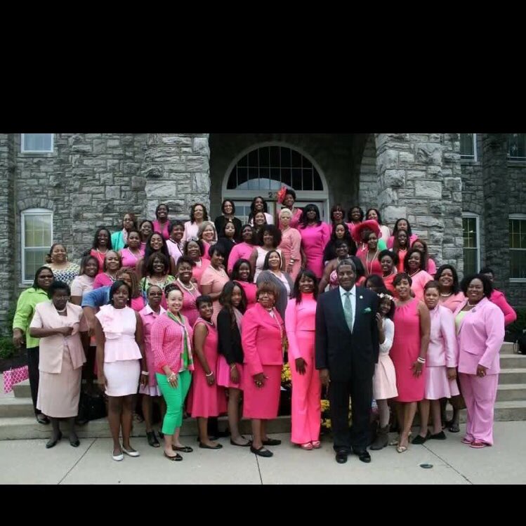 BetaZeta1933's tweet photo. Alpha Kappa Alpha Sorority, Incorporated , with President Burse https://t.co/z53Jaaz5M0