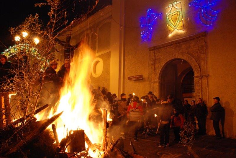 La festa di San Leone a Saracena (CS). Tra #fiaccolate, #prodottitipici e #cantipopolari. @Turiscalabriait