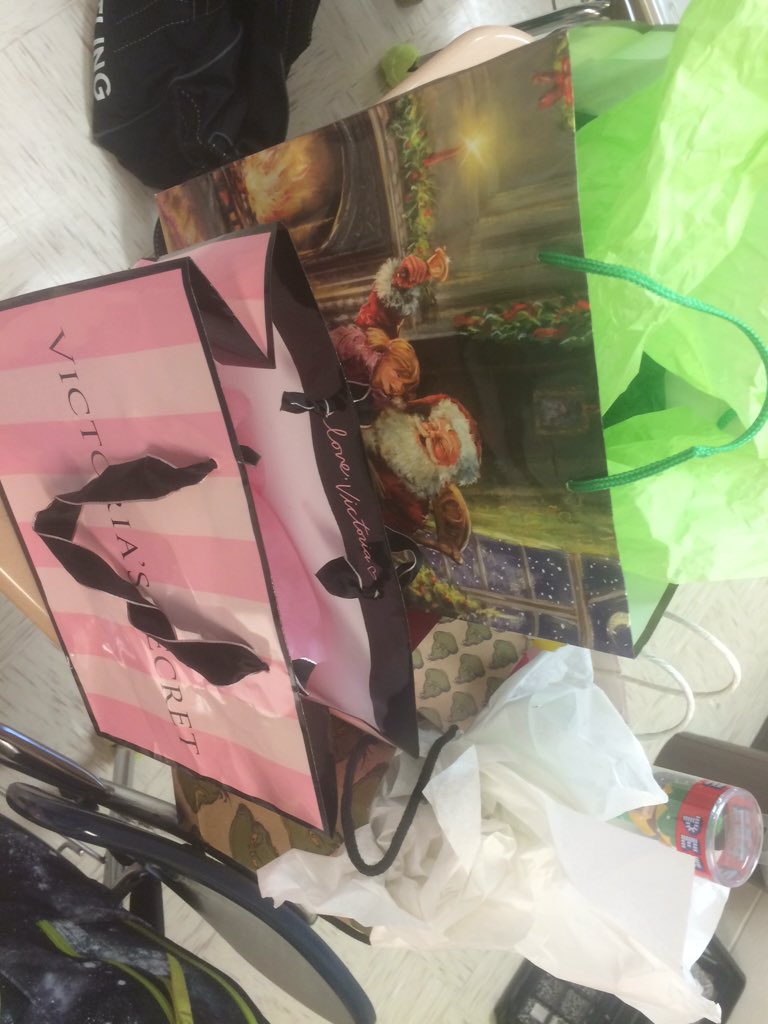 IBstruggling's tweet photo. Secret Santa. 💗🎅🎅🏻🎅🏼🎅🏽🎅🏾🎅🏿 https://t.co/o78kMBzbjA