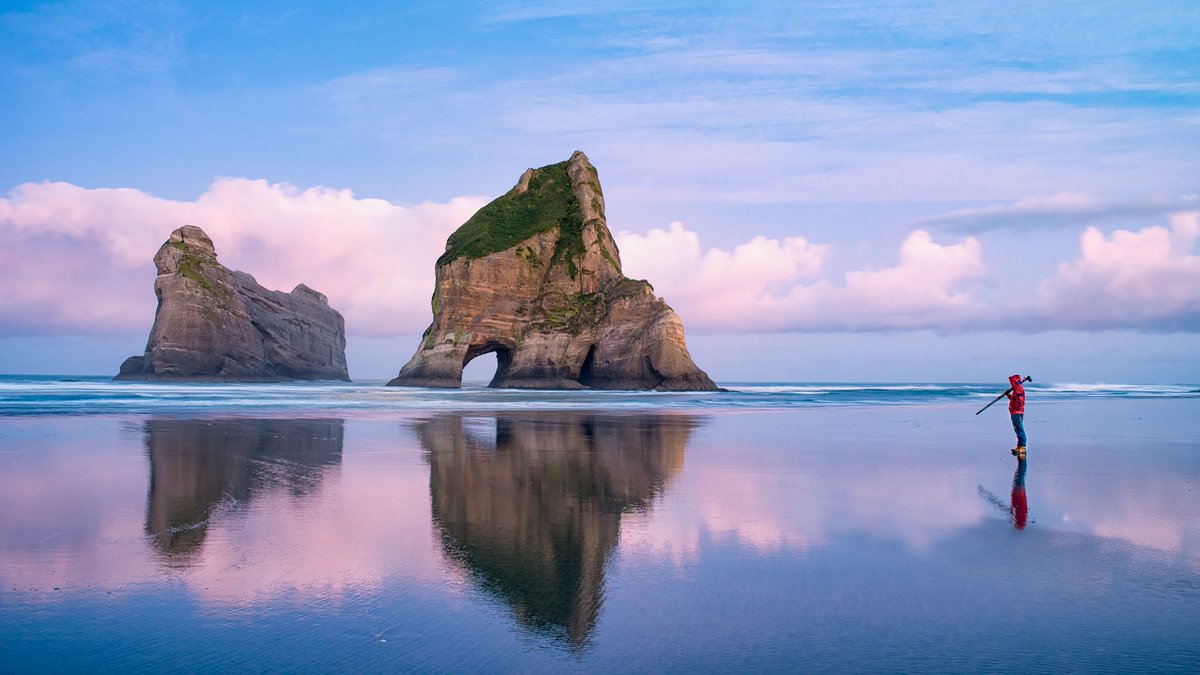 CapTheMomentPic's tweet photo. When I Meet #NewZealand
#Nikon D810 35mm ISO32 f8 5sec
#sunrise #portrait #selfie #landscape #photooftheday #beach https://t.co/M3yFpOlPKH