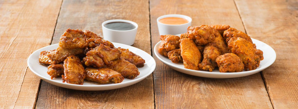 Pintysfoods's tweet photo. Chicken wings taste better when shared with the ones you love. Who do you enjoy your wings with? #wingchat https://t.co/VjBqxowTr3