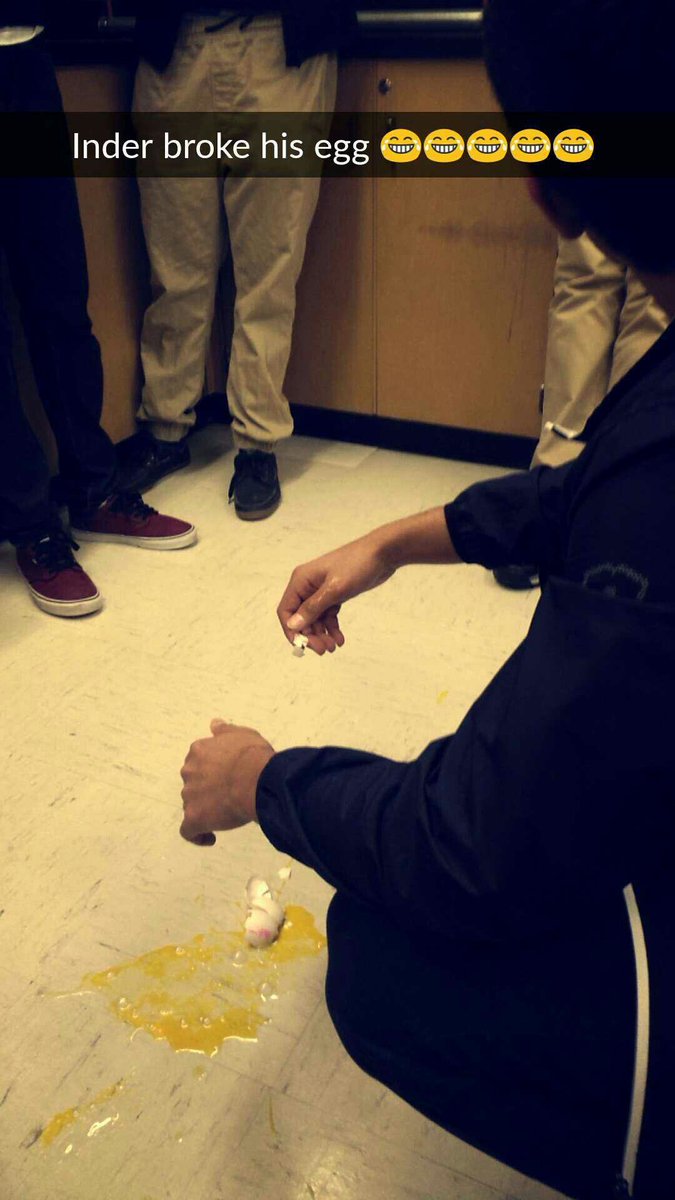 gurnoor_kahlon's tweet image. Eggsplosive got too scared of Hard Boiled! The egg exploded #210phys