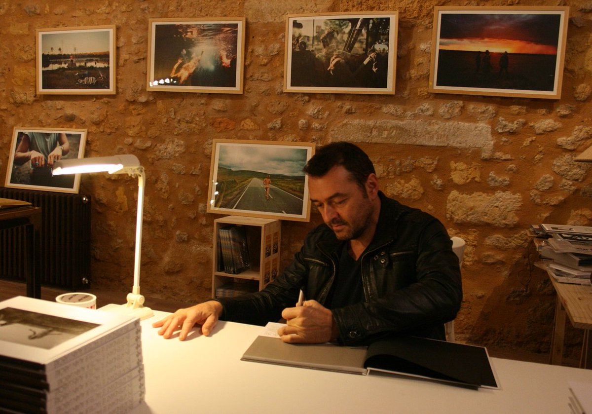 librairiephoto's tweet photo. Our nice friend @AlainLaboile at L'Ascenseur Végétal signing his 1st book "En attendant le facteur" (last copies!) https://t.co/rPeZpGJIjm