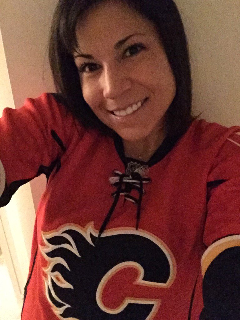 JohnstonInez's tweet image. Testing theories today! Today I wear another jersey to celebrate the win I cheered for yesterday! #ForwardThink 💠