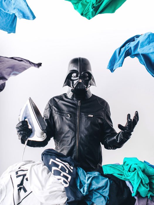 taskyjob's tweet photo. Dirigi un impero poi la sera torni a casa e devi pure fare i lavoretti domestici, ti rivedi nel povero #DarthVader? https://t.co/Ky9gocBK1N