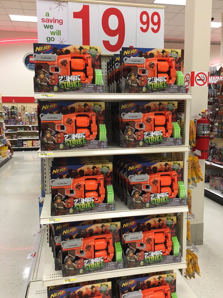 KTPfromTarget's tweet photo. Bye bye Lego end cap/focal! Did I mention that the toy team had this done by 7:30? @ContrucciJoe @taykwent @cshy00 https://t.co/XKkF400ljk