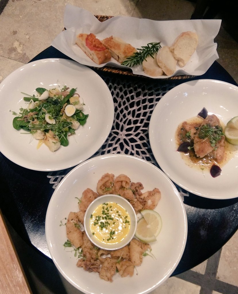 lusciousCT's tweet photo. Ltr #SummerTapas @AnthonijRupert: artichoke + asparagus salad; bread basket; chicken piccata; fried calamari https://t.co/bvRGaysjTy