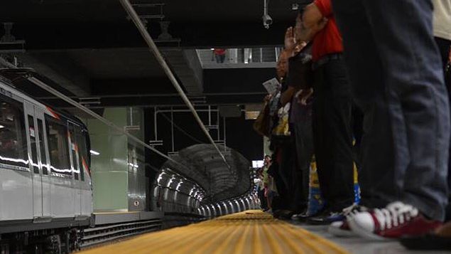 Telemetro's tweet photo. Desde hoy @elmetrodepanama operará hasta las 11pm, para facilitar la movilidad en la Capital➝https://t.co/PT7mUvYzmt https://t.co/LqG01p557n